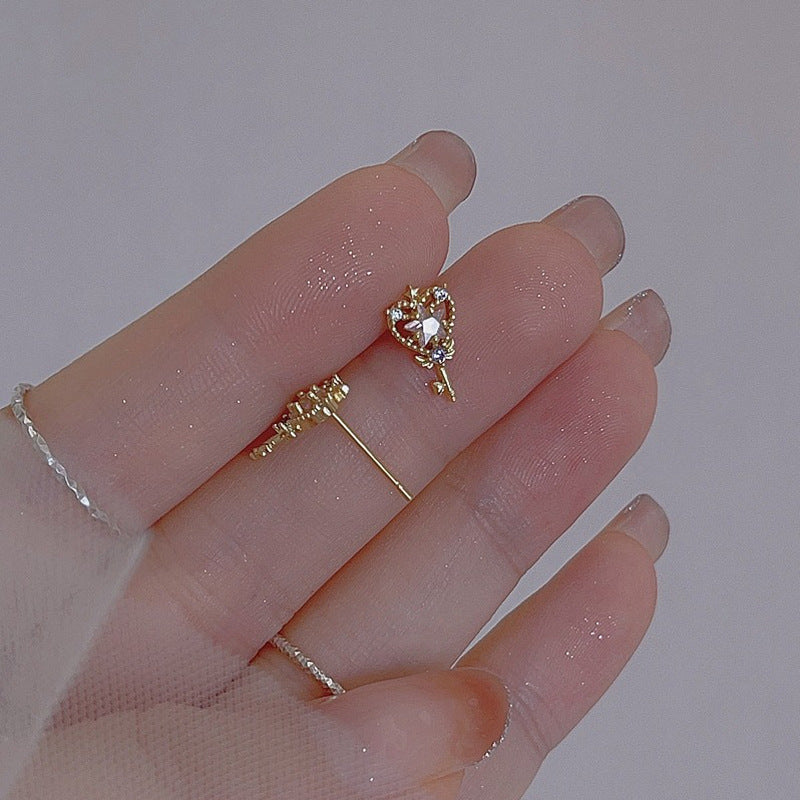 Kaunis Korvarengas ainutlaatuisella tyylillä