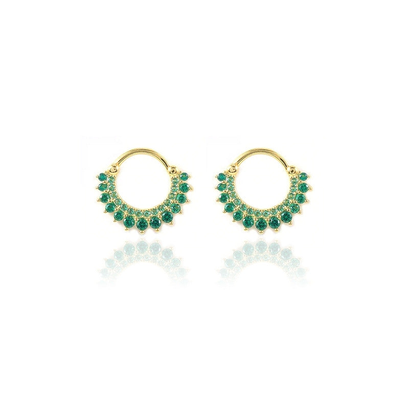 Kaunis Korvarengas ainutlaatuisella tyylillä