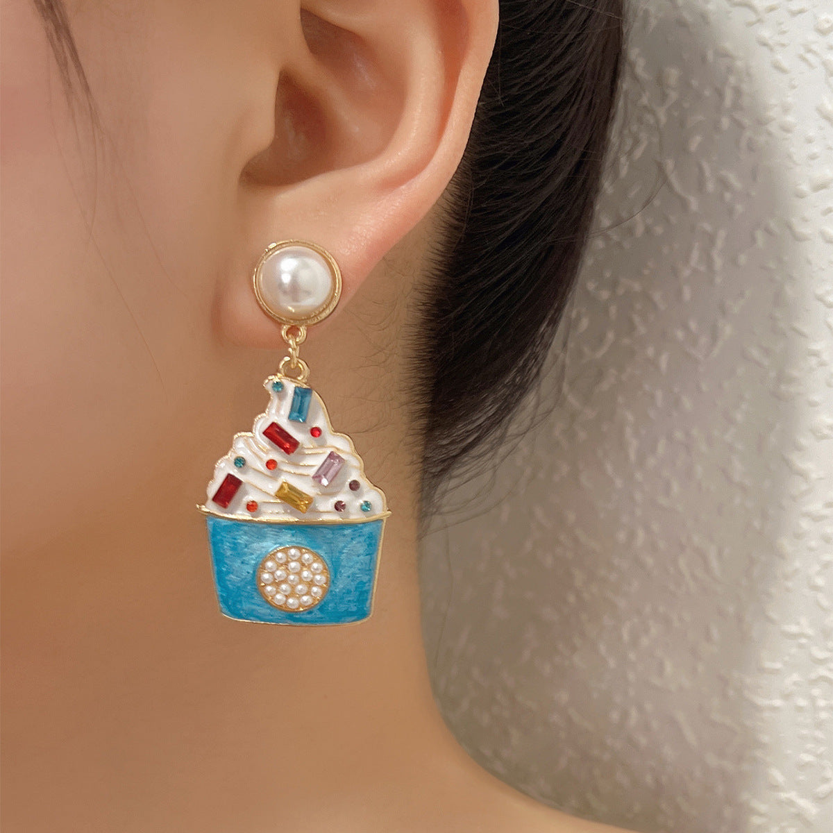 Hurmaava Helmi Korvarengas jokaiseen tilaisuuteen