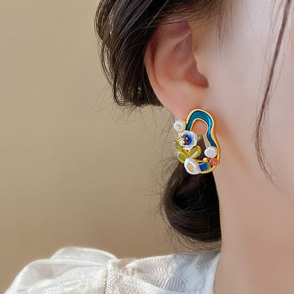 Hurmaava Helmi Korvarengas jokaiseen tilaisuuteen