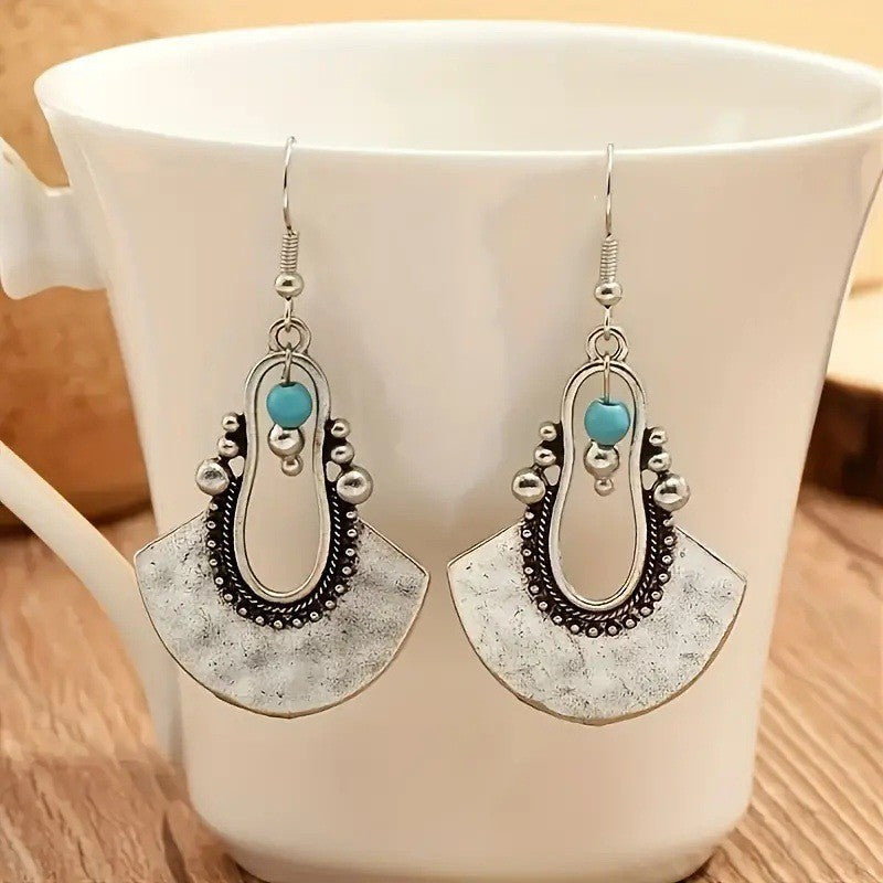 Klassinen Sormus ajattomalla viehätyksellä