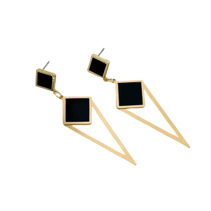 Kaunis Korvarengas ainutlaatuisella tyylillä