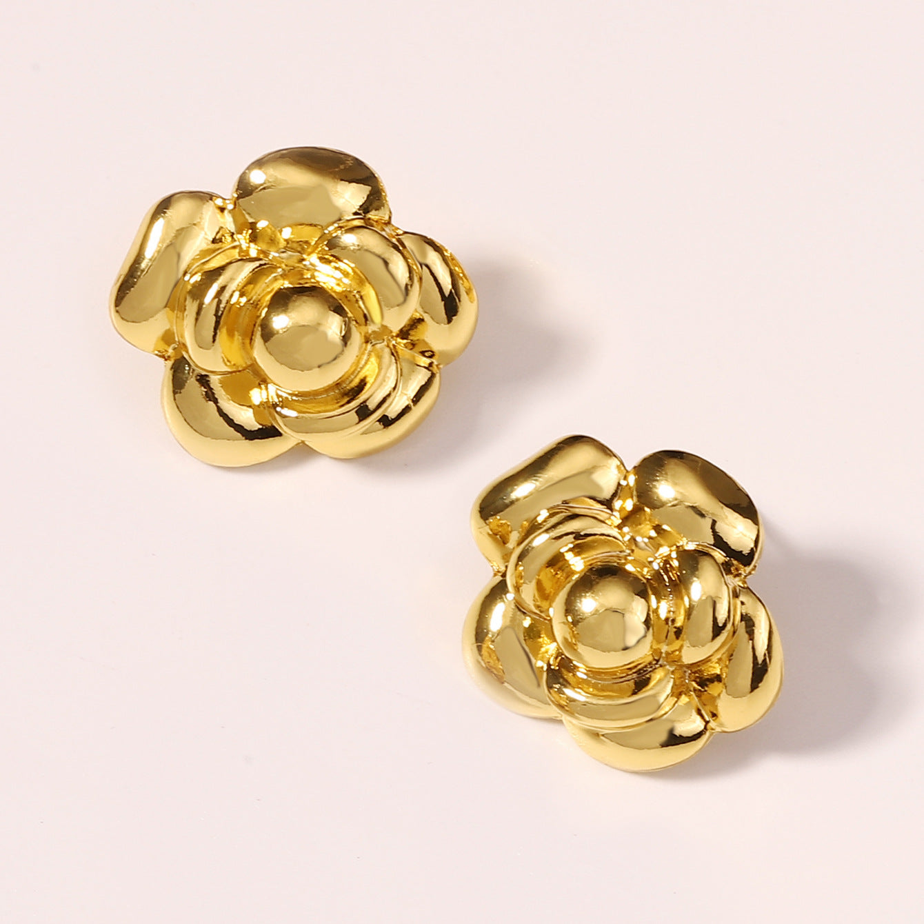 Hurmaava Korvarengas jokaiseen tilaisuuteen