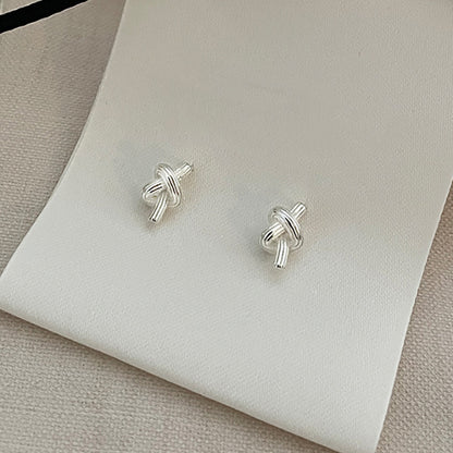 Kaunis Korvarengas ainutlaatuisella tyylillä