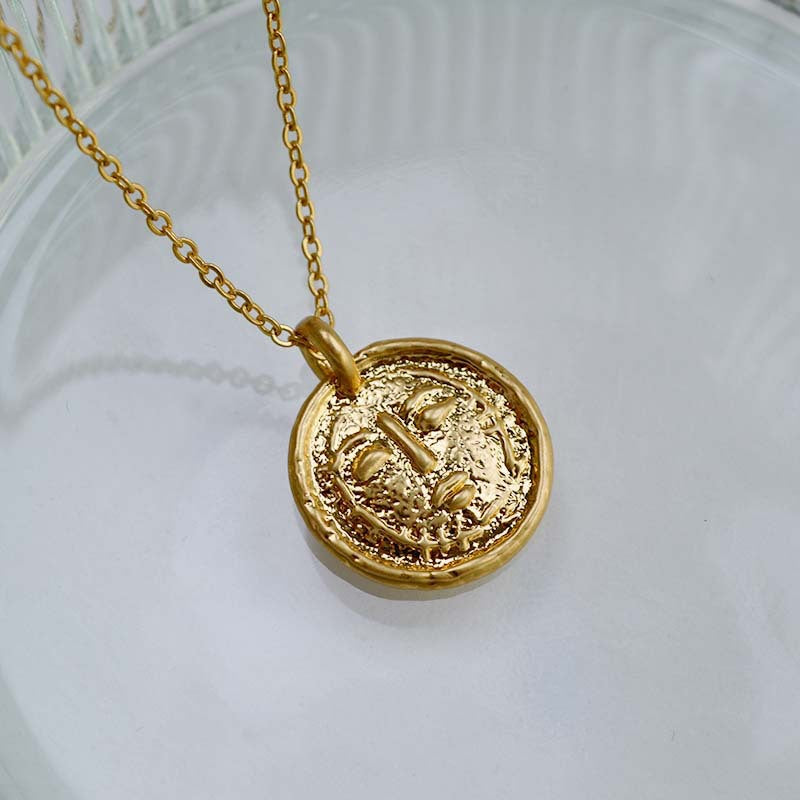 Romanttinen Kulta Kaulakoru erityisiin hetkiin