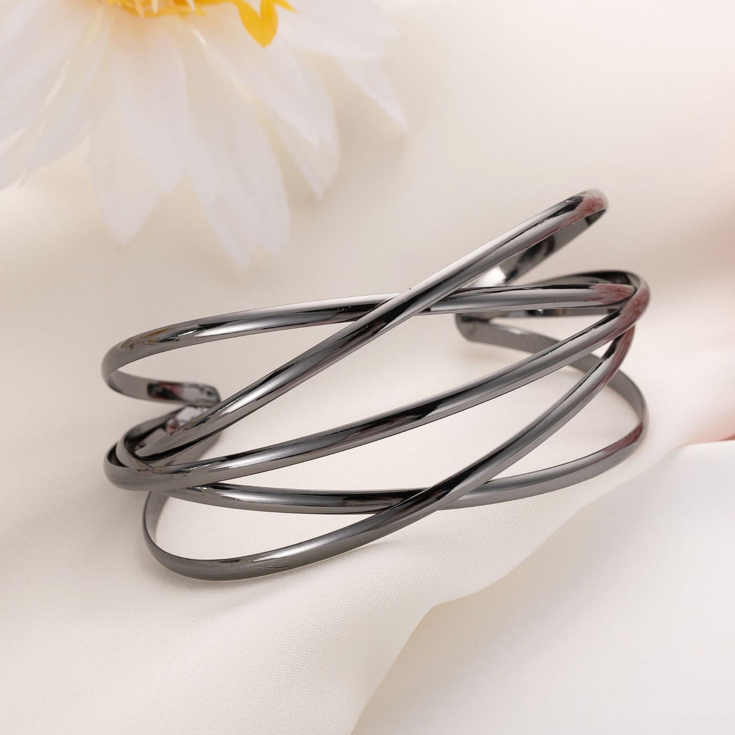 Klassinen Rannekoru ajattomalla viehätyksellä