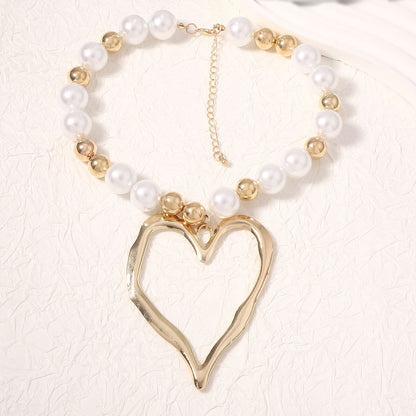 Klassinen Helmi Kaulakoru ajattomalla viehätyksellä