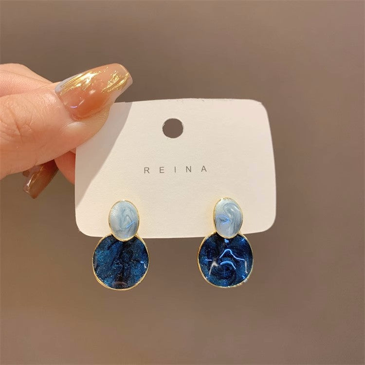 Kaunis Korvarengas ainutlaatuisella tyylillä