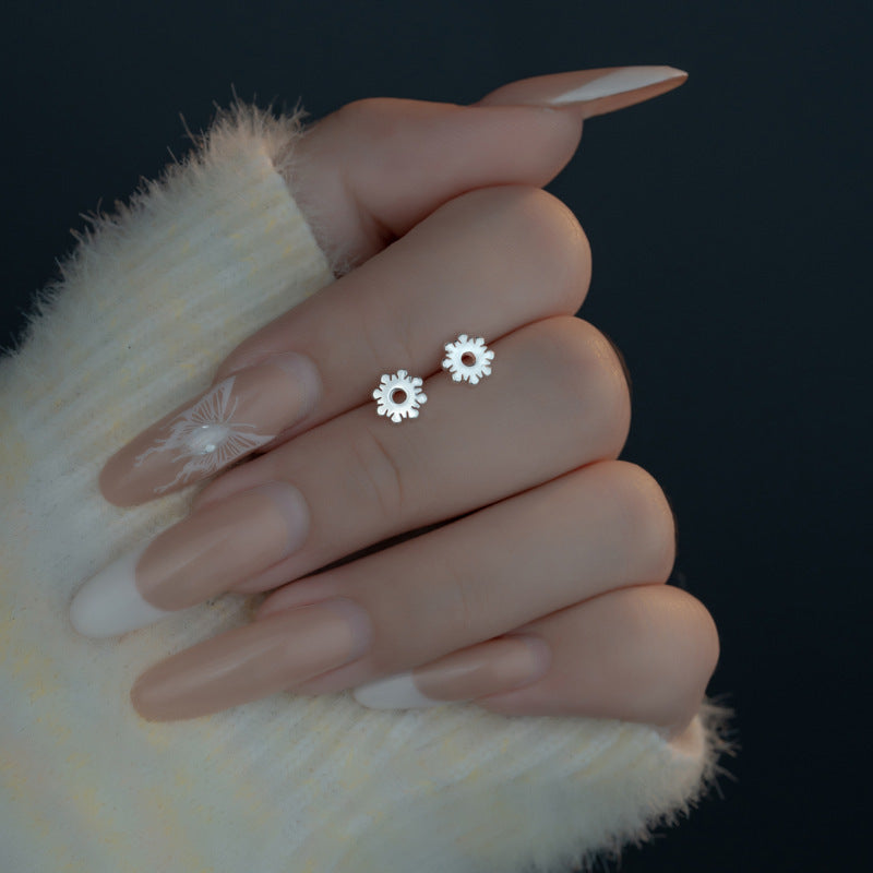 Kaunis Korvarengas ainutlaatuisella tyylillä