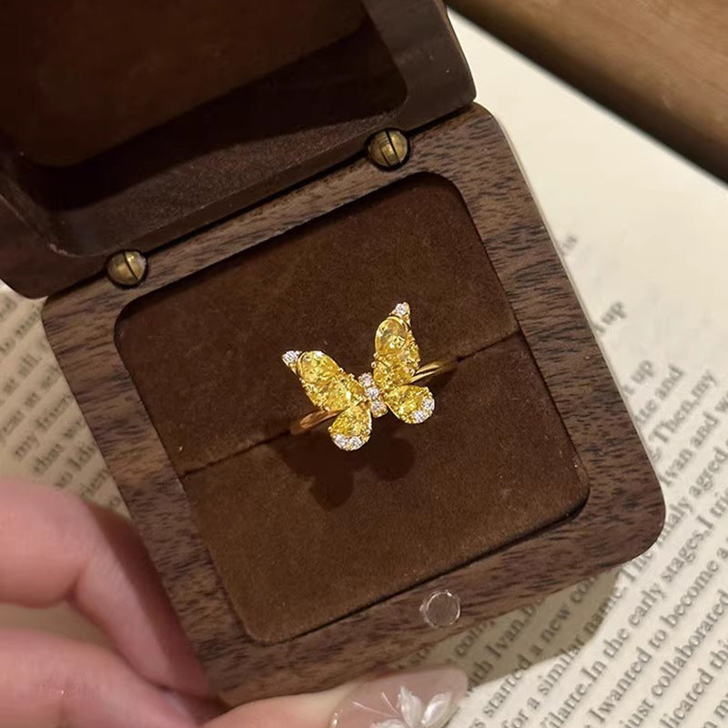 Elegantti Kulta Sormus jokaiseen tilaisuuteen