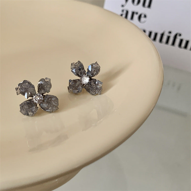 Elegantti Korvarengas jokaiseen tilaisuuteen