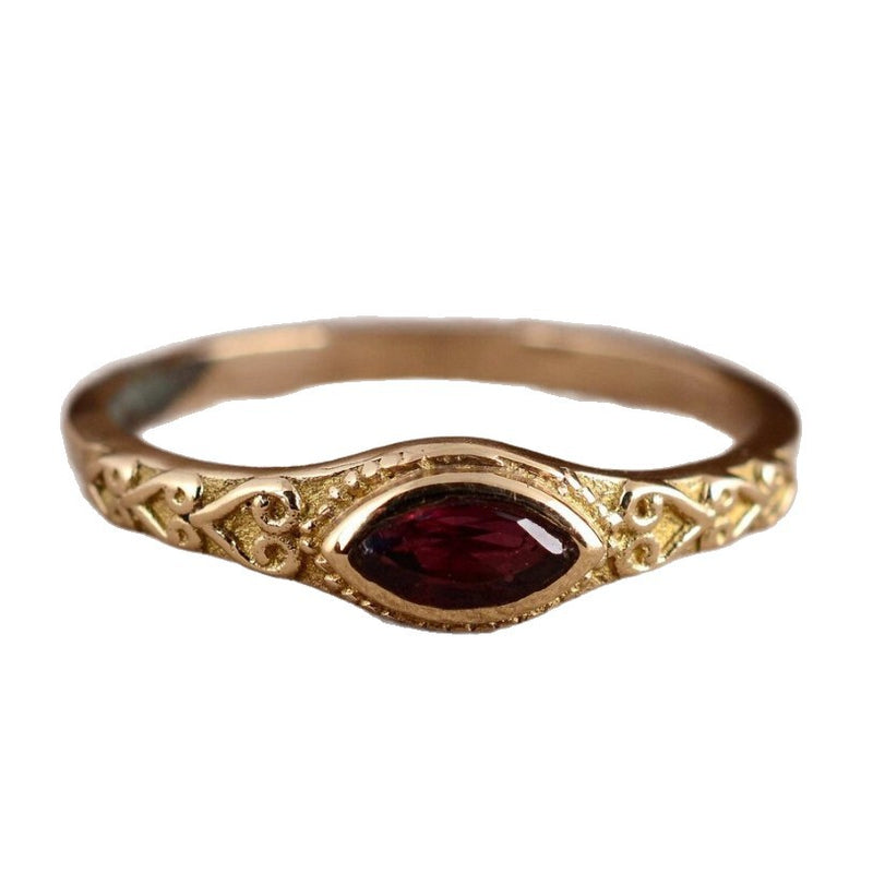 Romanttinen Sormus erityisiin hetkiin