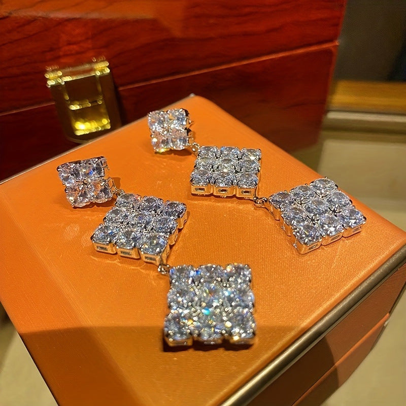 Hurmaava Korvarengas jokaiseen tilaisuuteen