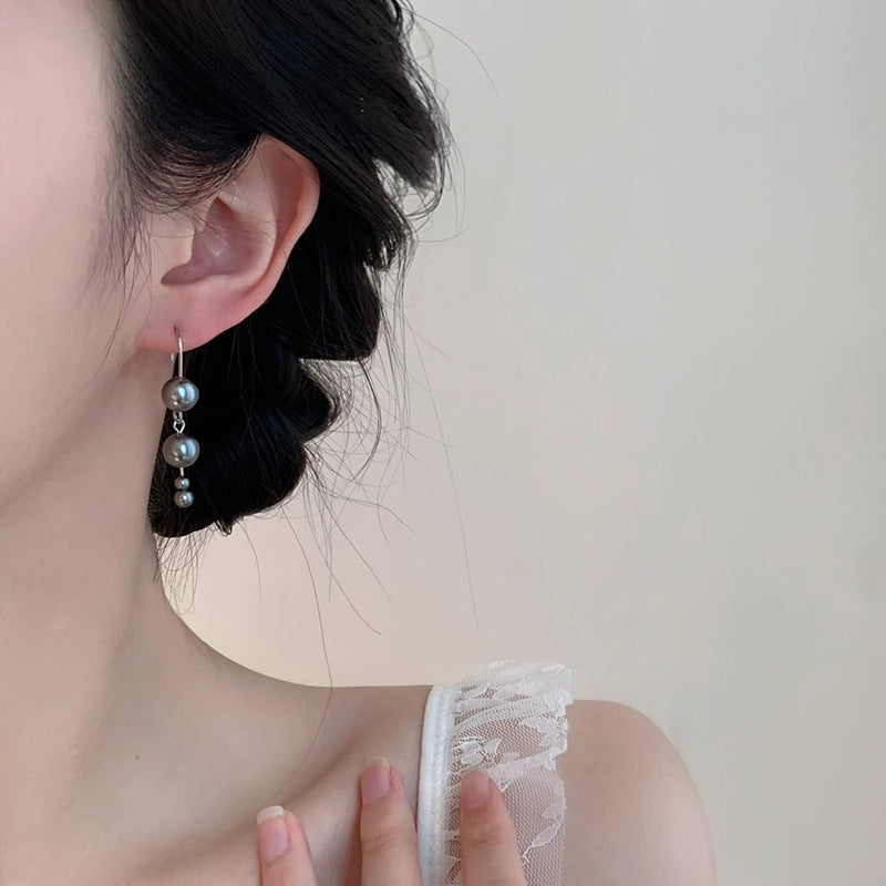 Klassinen Helmi Korvarengas ajattomalla viehätyksellä