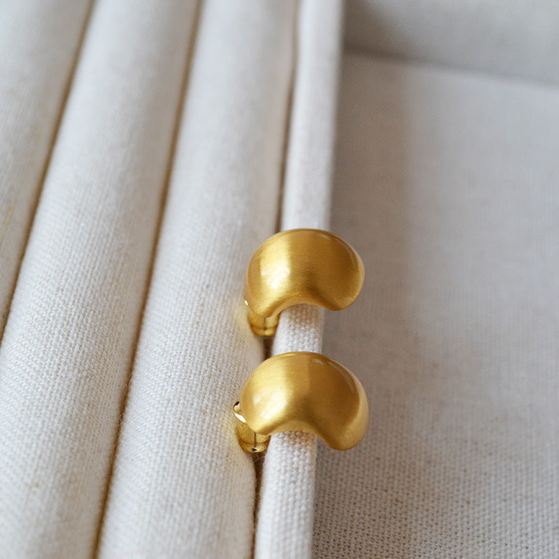 Klassinen Kulta Korvarengas ajattomalla viehätyksellä