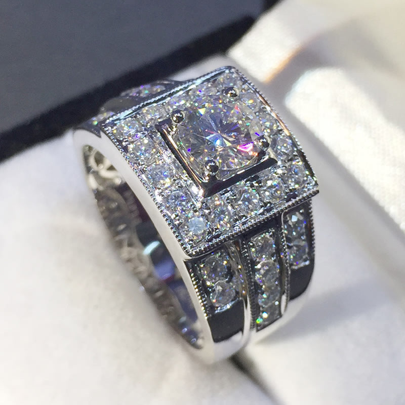 Klassinen Sormus ajattomalla viehätyksellä