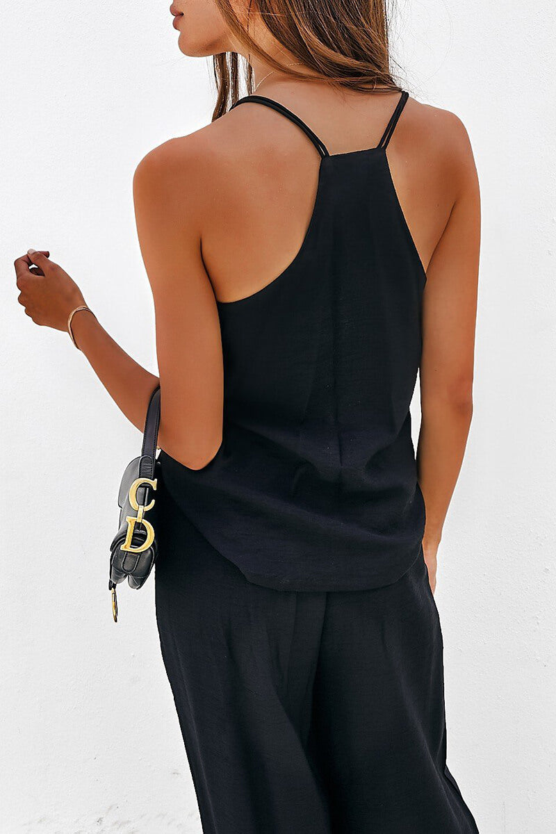 Effortlessly Elegant Pants with a Timeless Design