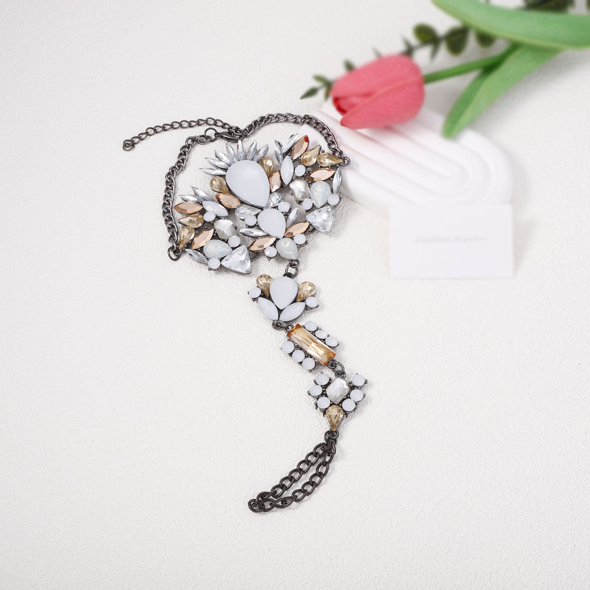 Hurmaava Koru jokaiseen tilaisuuteen