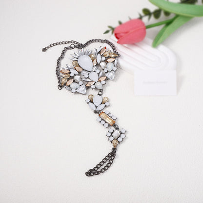 Hurmaava Koru jokaiseen tilaisuuteen