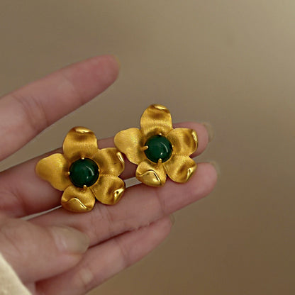 Kaunis Kulta Korvarengas ainutlaatuisella tyylillä