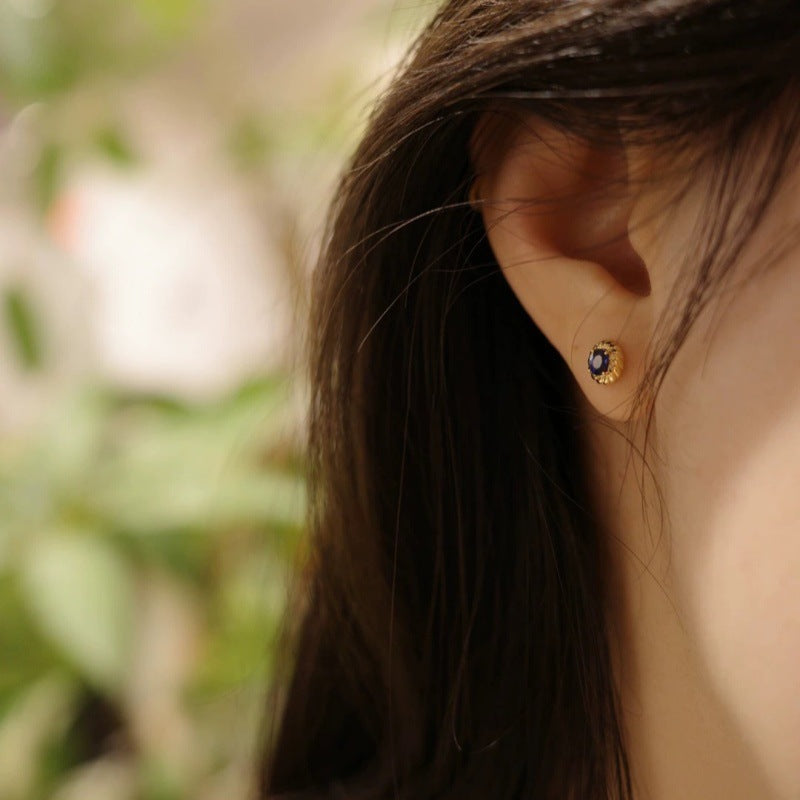 Kaunis Korvarengas ainutlaatuisella tyylillä