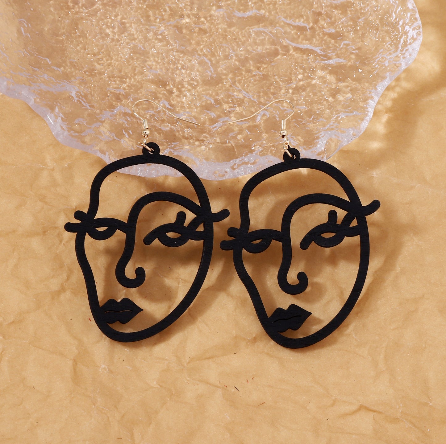 Klassinen Korvarengas ajattomalla viehätyksellä