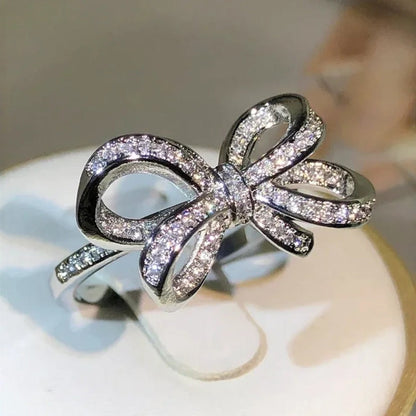 Romanttinen Sormus erityisiin hetkiin