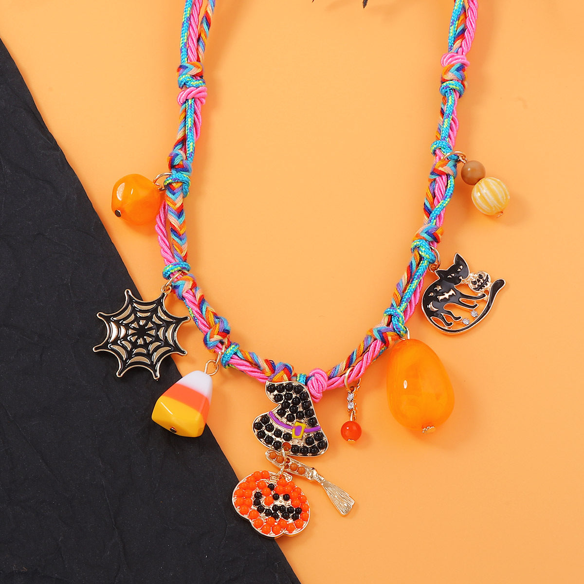 Hurmaava Kaulakoru jokaiseen tilaisuuteen