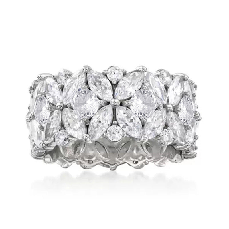 Kaunis Sormus ainutlaatuisella tyylillä