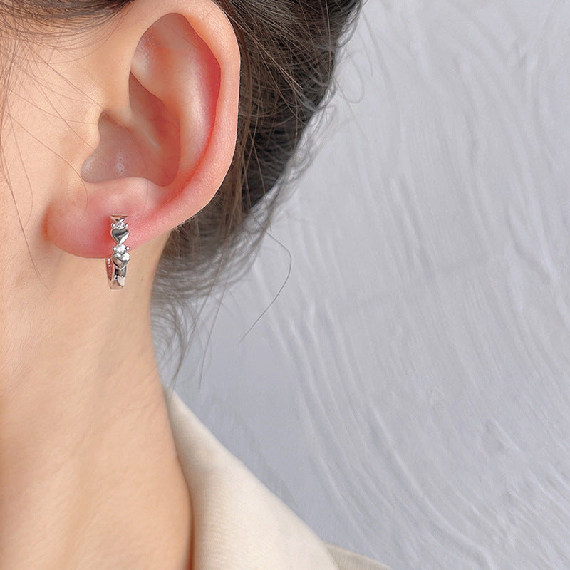 Klassinen Korvarengas ajattomalla viehätyksellä