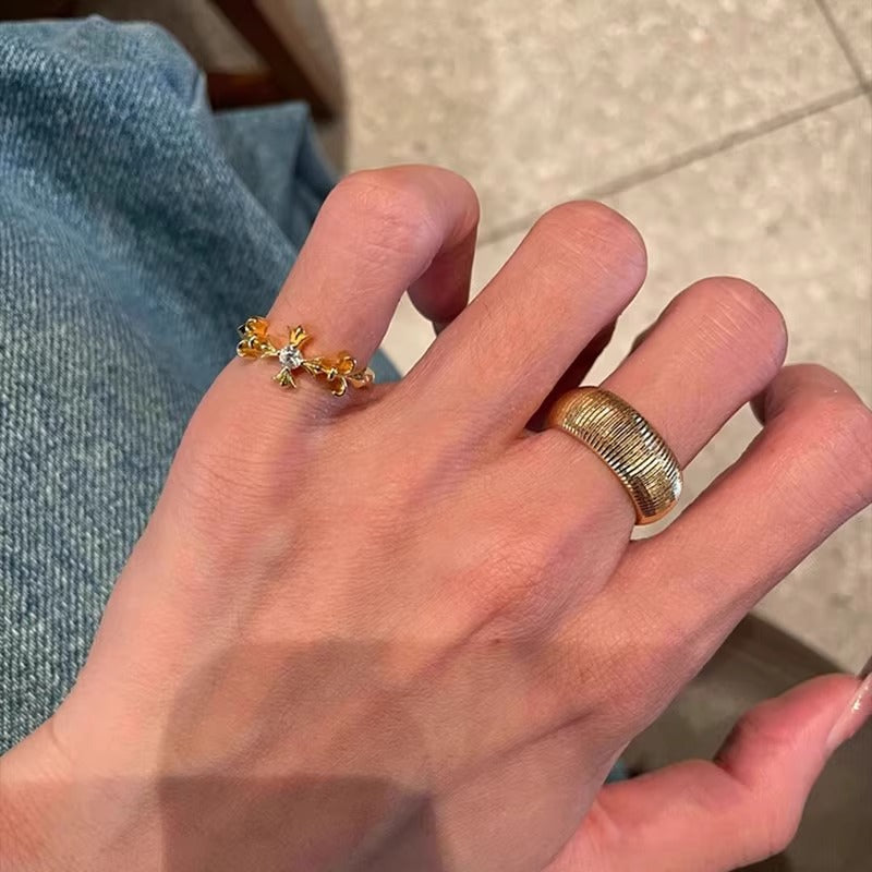 Klassinen Sormus ajattomalla viehätyksellä