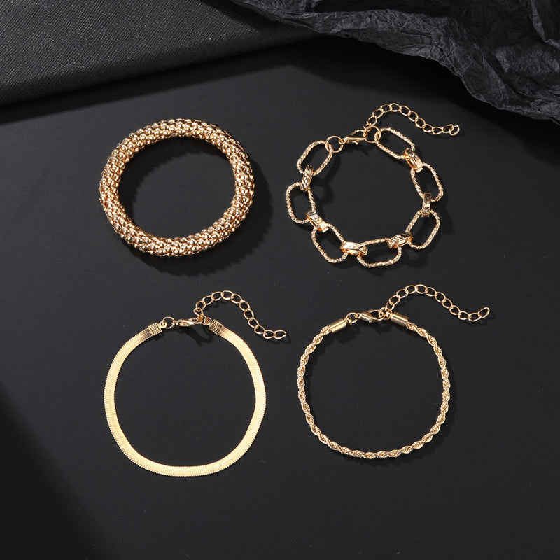 Hurmaava Kulta Korusetti jokaiseen tilaisuuteen