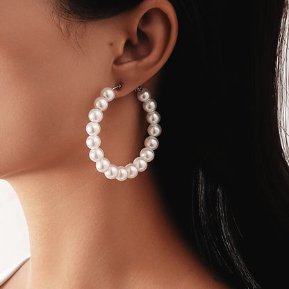 Klassinen Helmi Korvarengas ajattomalla viehätyksellä