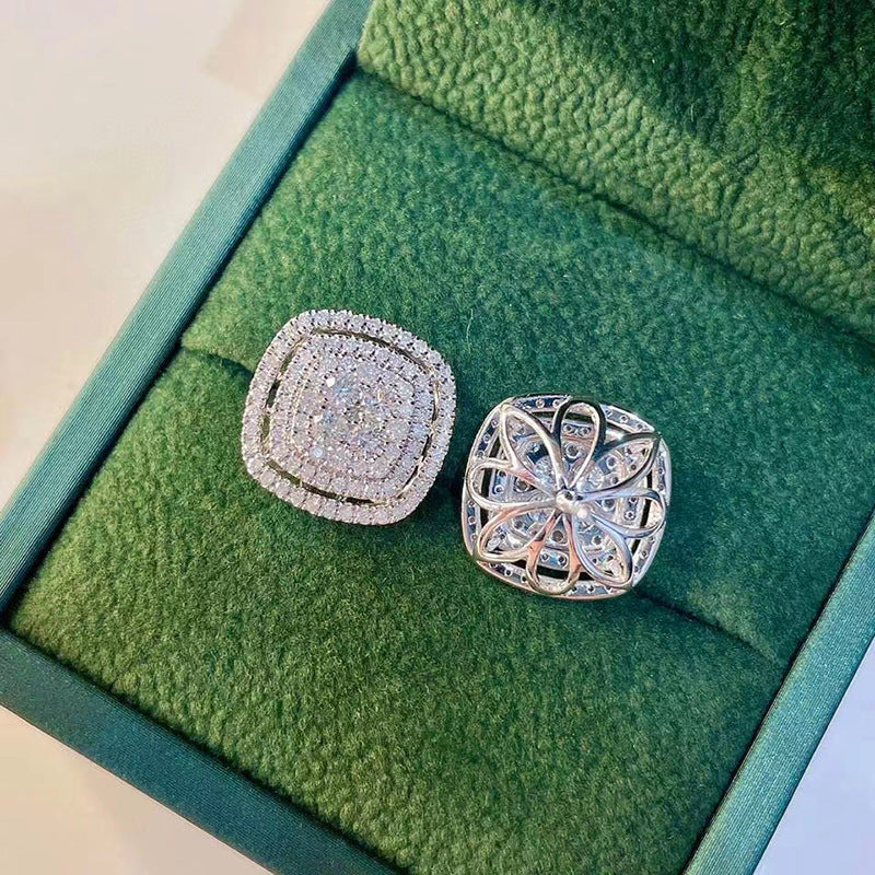 Kaunis Korvarengas ainutlaatuisella tyylillä