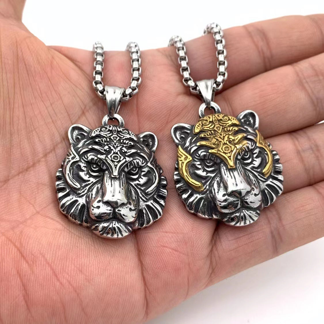 Klassinen Riipus ajattomalla viehätyksellä