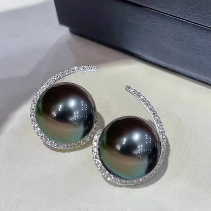 Hurmaava Helmi Korvarengas jokaiseen tilaisuuteen