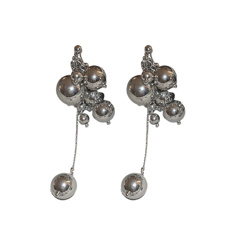 Kaunis Korvarengas ainutlaatuisella tyylillä