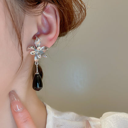 Kaunis Korvarengas ainutlaatuisella tyylillä