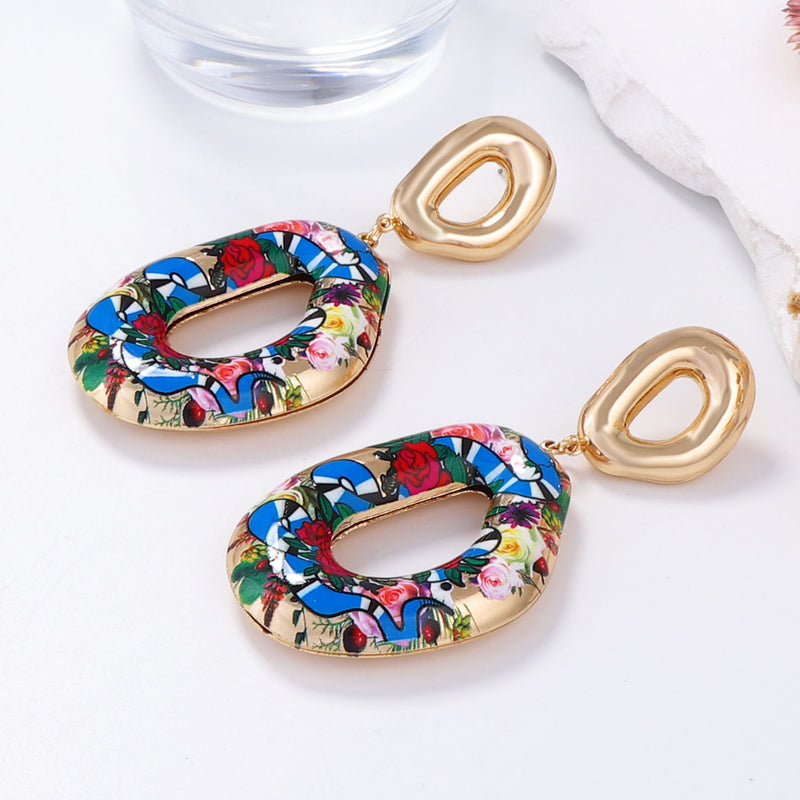 Kaunis Korvarengas ainutlaatuisella tyylillä