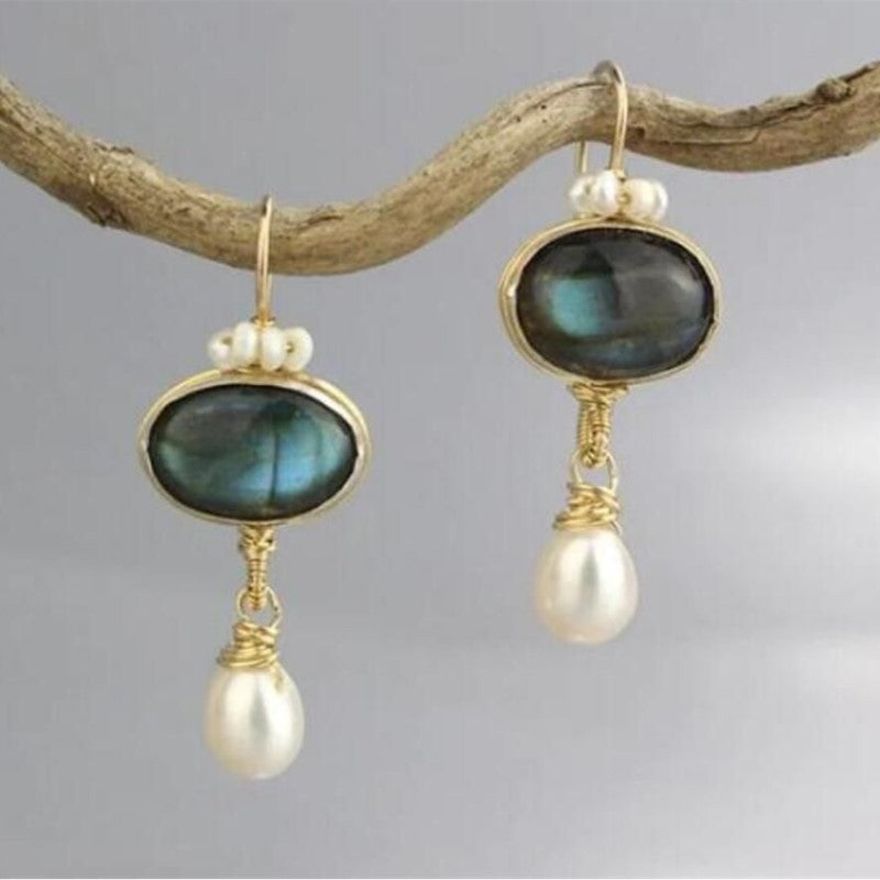 Klassinen Sormus ajattomalla viehätyksellä