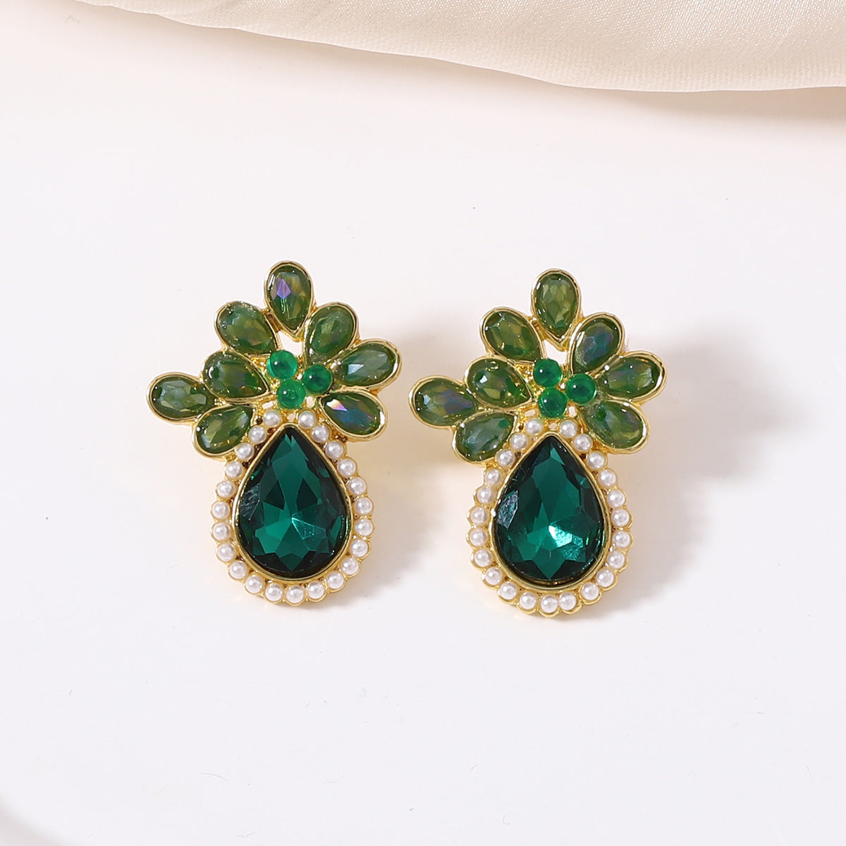 Klassinen Korvarengas ajattomalla viehätyksellä