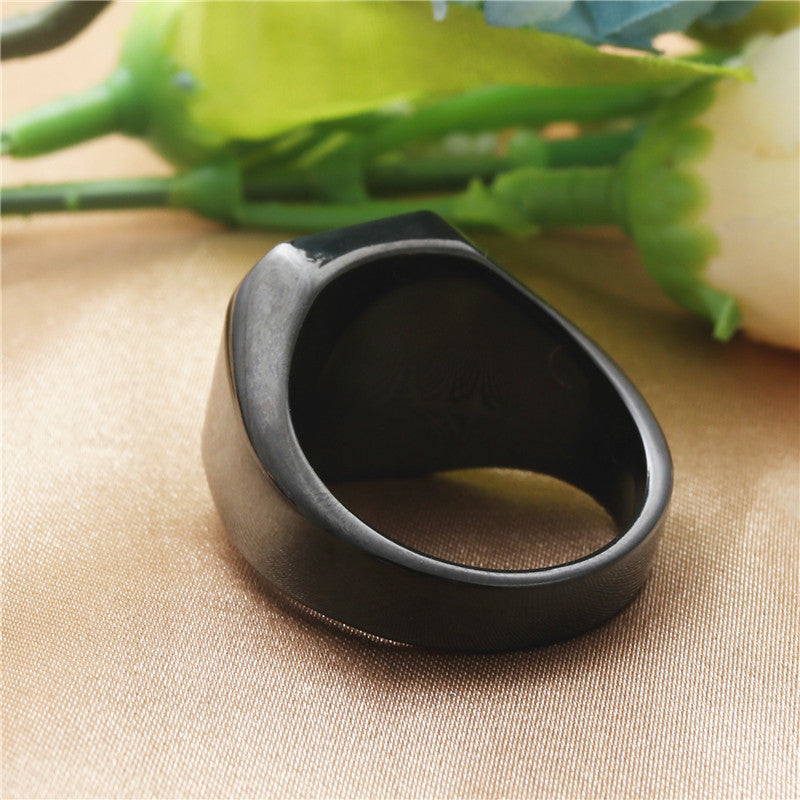 Klassinen Sormus ajattomalla viehätyksellä