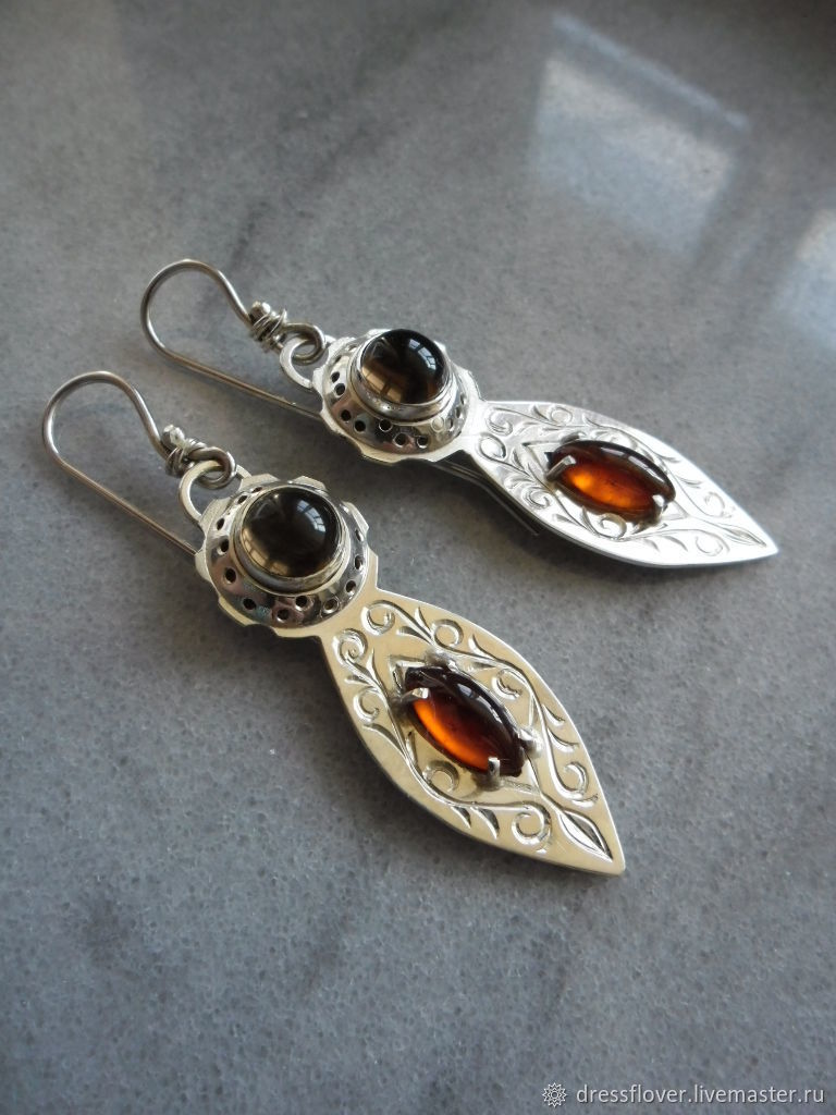 Kaunis Hopea Korvarengas ainutlaatuisella tyylillä