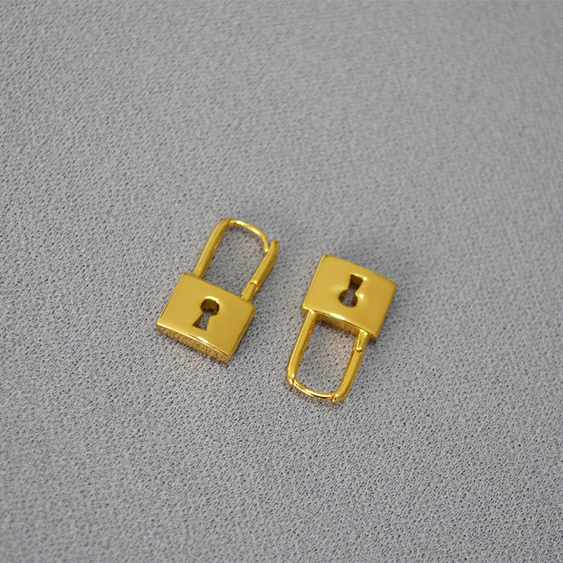 Kaunis Kulta Korvarengas ainutlaatuisella tyylillä