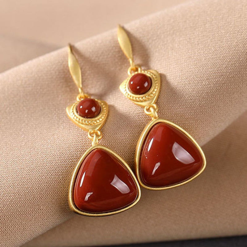 Klassinen Hopea Korvarengas ajattomalla viehätyksellä