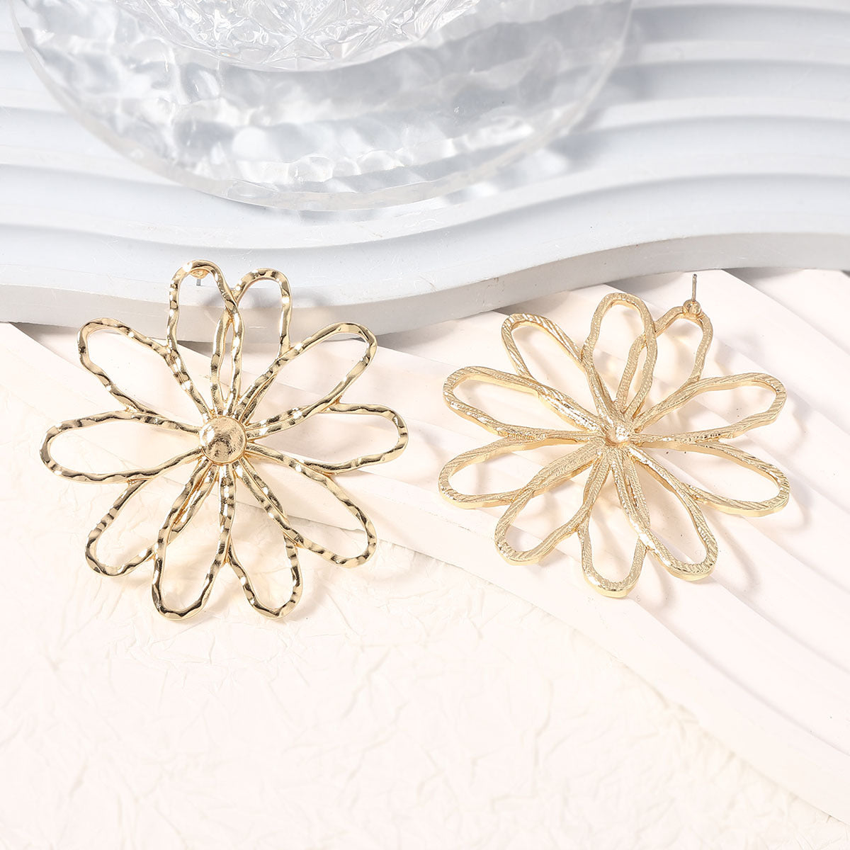 Kaunis Korvarengas ainutlaatuisella tyylillä