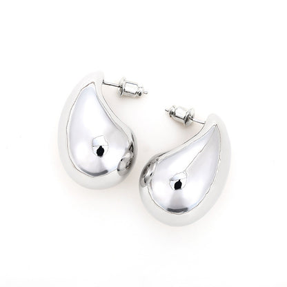 Kaunis Korvarengas ainutlaatuisella tyylillä