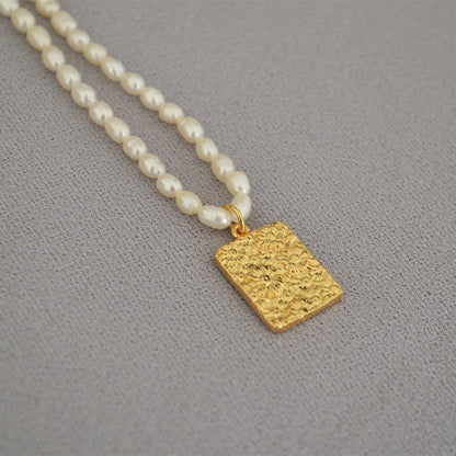 Romanttinen Kulta Kaulakoru erityisiin hetkiin