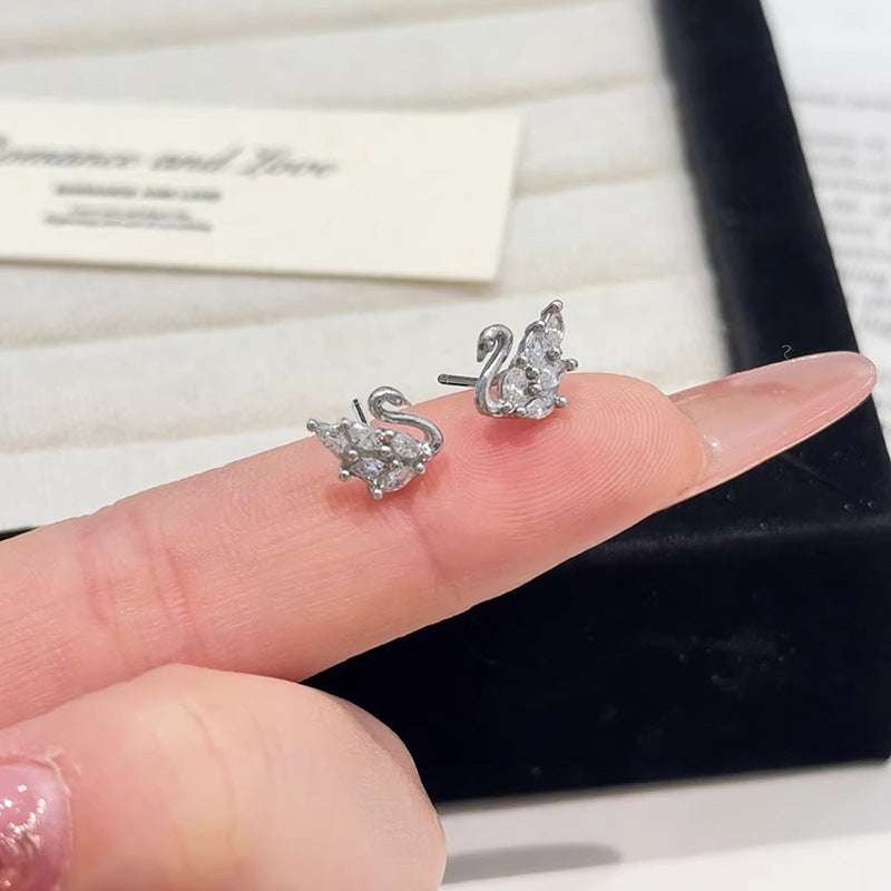 Elegantti Korvarengas jokaiseen tilaisuuteen