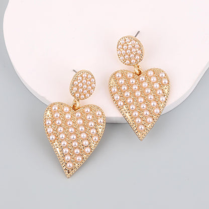 Hurmaava Helmi Korvarengas jokaiseen tilaisuuteen